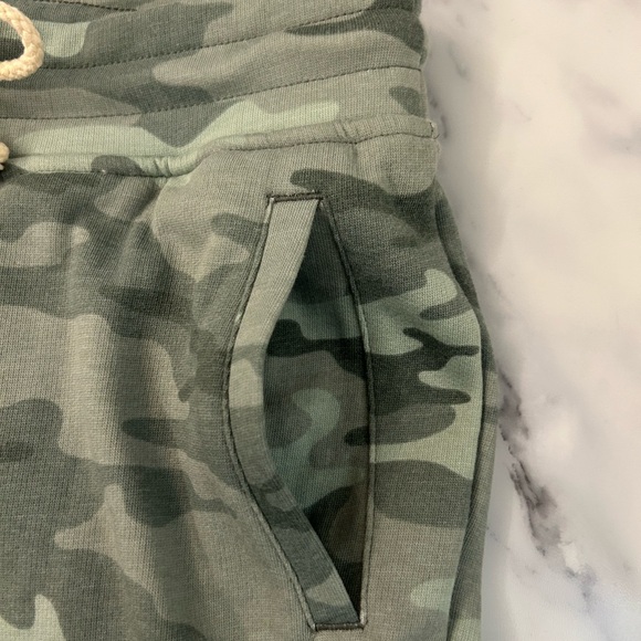 Lou & Grey Camo Terry Sweatpants - Picture 5 of 6